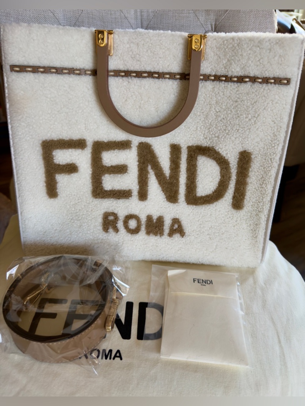 FENDI SHEARLING SUNSHINE MEDIUM TOTE BAG SHOULDER STRAP (LIMITED EDITION) - Picture 3 of 15